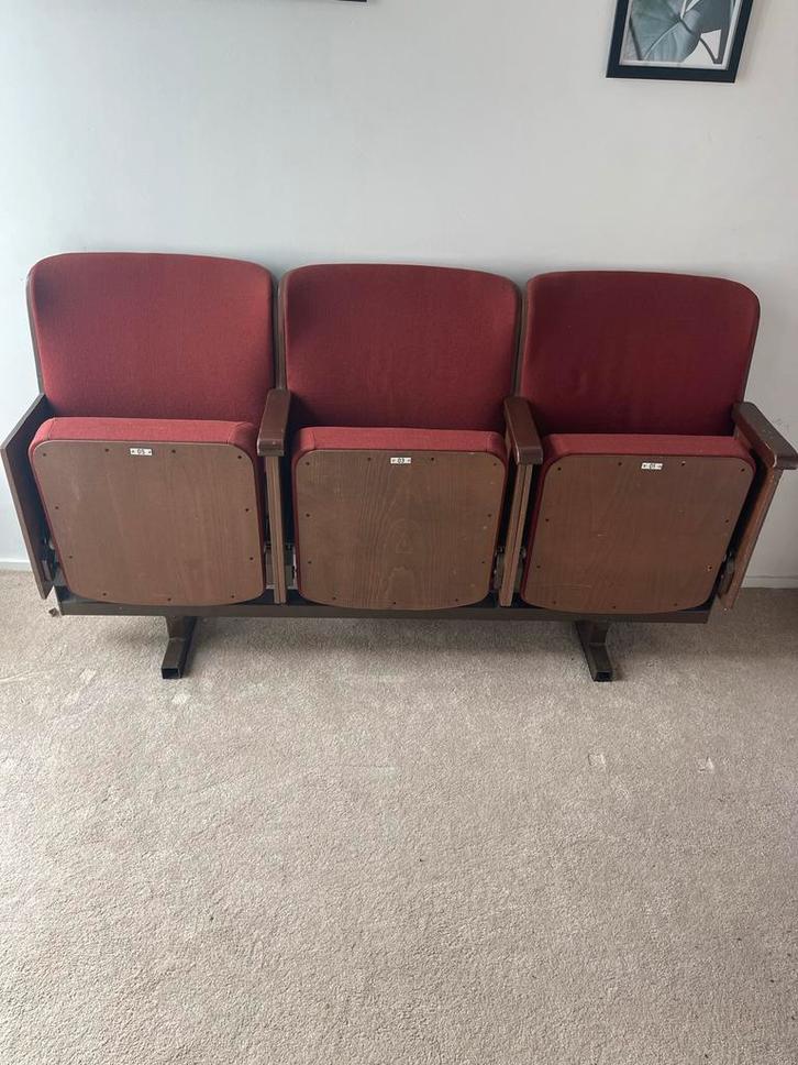 Vintage Bioscoopstoelen, Huis en Inrichting, Stoelen, Gebruikt, Drie, Hout, Rood, Ophalen