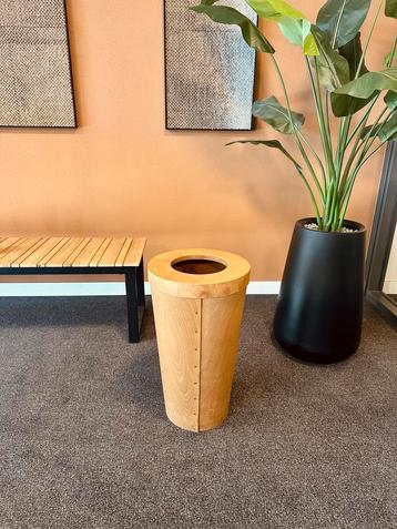 Houten paraplubak met afneembare deksel beschikbaar voor biedingen