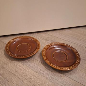 2 prachtige bruine vintage schaaltjes schoteltjes bordjes beschikbaar voor biedingen