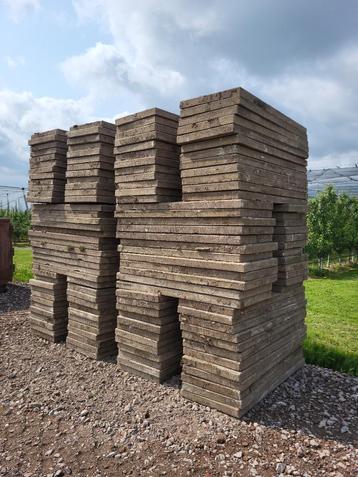 Gebruikte betonplaten 150x60x7cm met bewapening beschikbaar voor biedingen