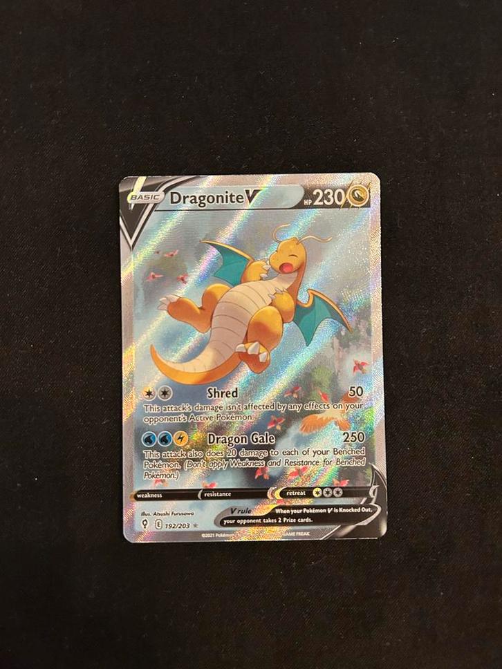 Dragonite V 192 Evolving Skies NM/EXC, Hobby en Vrije tijd, Verzamelkaartspellen | Pokémon, Zo goed als nieuw, Losse kaart, Foil