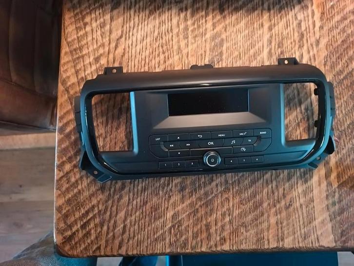 Peugeot expert radio +kachel bediening, Auto diversen, Autoradio's, Zo goed als nieuw, Ophalen of Verzenden