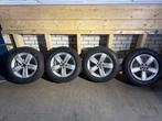 A MERK WINTERBANDEN op Originele velgen VW Tiguan, Ophalen, Banden en Velgen, 17 inch, Winterbanden