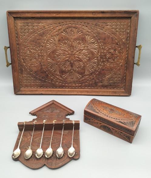Friese kerfsnede dienblad, lepelkistje en lepeldoosje, Antiek en Kunst, Curiosa en Brocante, Ophalen of Verzenden