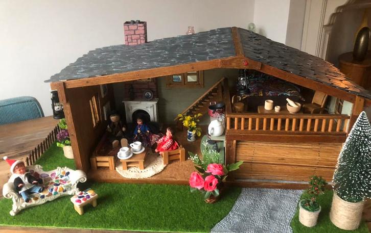 Blokhut/poppenhuis gerenoveerd, Kinderen en Baby's, Speelgoed | Poppenhuizen, Zo goed als nieuw, Poppenhuis, Ophalen