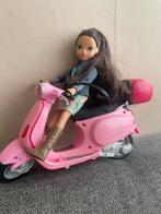 Barbie Mattel Roze scooter met pop, Ophalen of Verzenden, Zo goed als nieuw, Pop