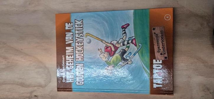 Boek, taptoe serie, het geheim van de gouden hockeystick, Boeken, Kinderboeken | Jeugd | 10 tot 12 jaar, Zo goed als nieuw, Ophalen of Verzenden