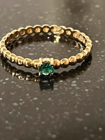 Heel mooi fijn 9 krt gouden ringetje met edelsteentje mt18 beschikbaar voor biedingen