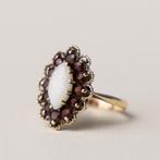 Vintage 9 karaat gouden ring opaal en granaat edelsteen, Verzenden, Zo goed als nieuw, 17 tot 18, Nvt