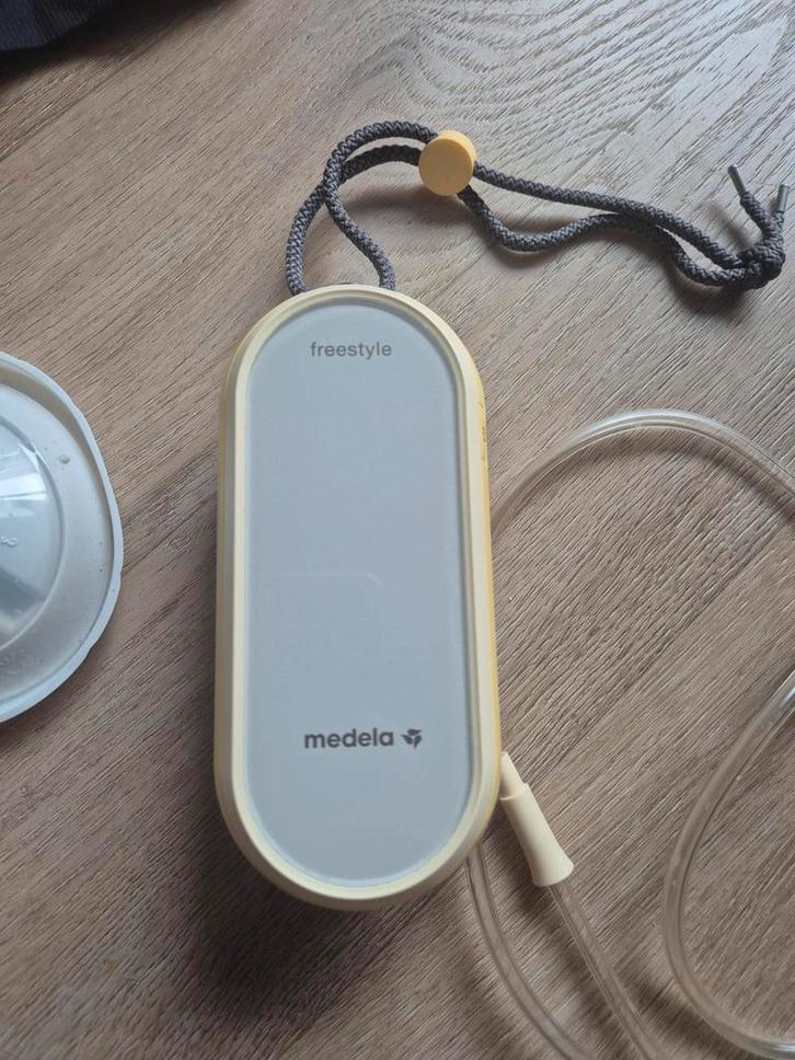 Medela Freestyle Flex - Complete Set!, Kinderen en Baby's, Babyvoeding en Toebehoren, Zo goed als nieuw, Borstkolf, Ophalen of Verzenden