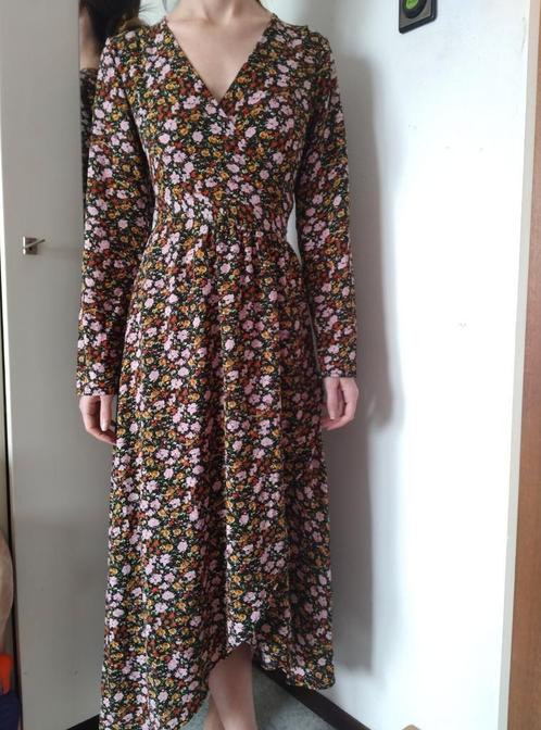 Midi jurk met lange mouwen 36 S LALA, Kleding | Dames, Jurken, Zo goed als nieuw, Maat 36 (S), Zwart, Onder de knie, Ophalen of Verzenden
