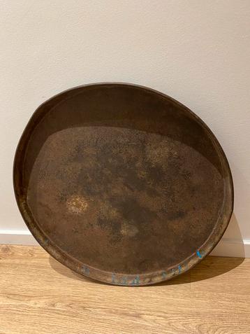Stoere Indiase vintage schaal van 61 cm doorsnede beschikbaar voor biedingen