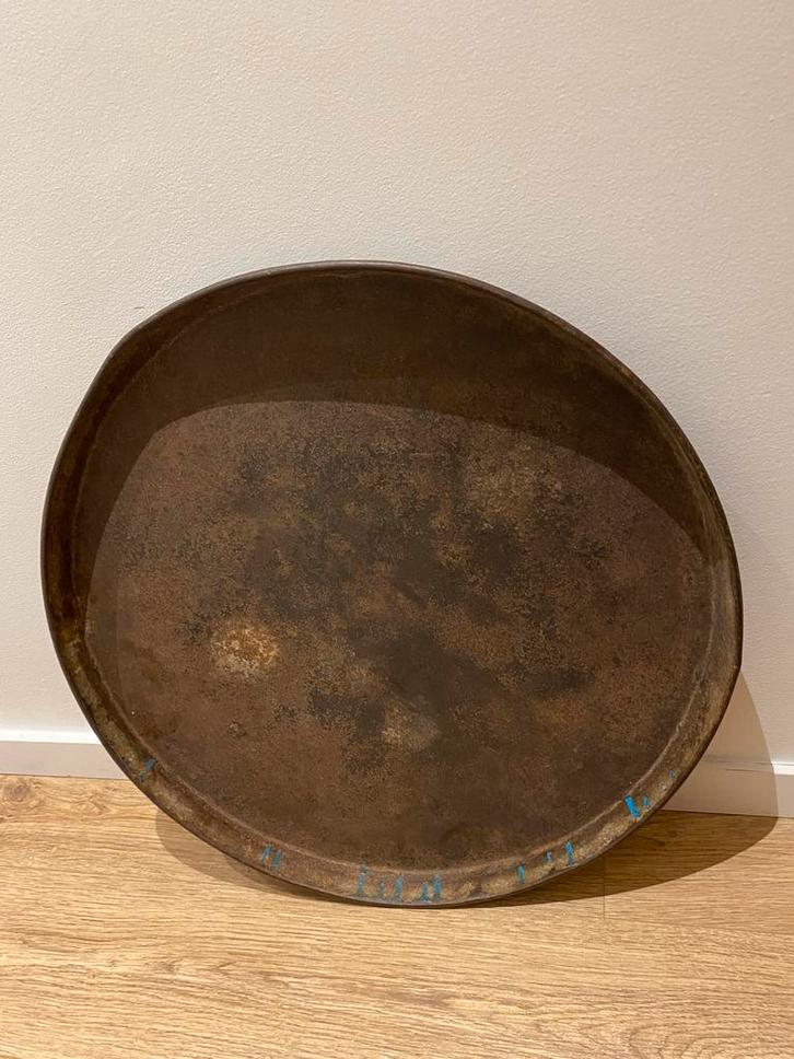 Stoere Indiase vintage schaal van 61 cm doorsnede, Huis en Inrichting, Woonaccessoires | Dienbladen, Gebruikt, Metaal, Rond, Ophalen
