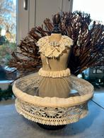 Vintage Toonbank Paspop met hoepelrok, kraag, broche, Antiek en Kunst, Curiosa en Brocante, Ophalen of Verzenden