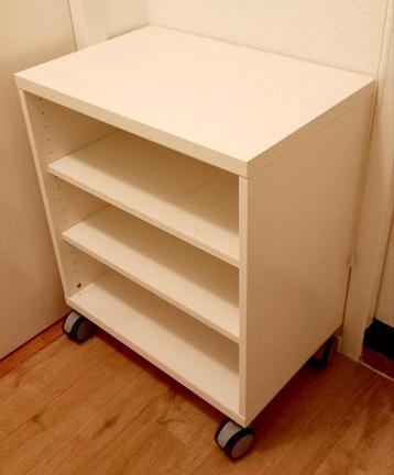 Wit BESTA Ikea kastje op zwenkwielen/witte kast op wielen
