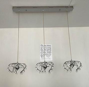 Sierlijke hanglamp met 3 lichtpunten beschikbaar voor biedingen