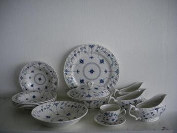 Churchill blauw/wit servies beschikbaar voor biedingen