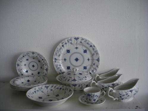 Churchill blauw/wit servies, Huis en Inrichting, Keuken | Servies, Zo goed als nieuw, Bord(en), Overige stijlen, Porselein, Ophalen of Verzenden