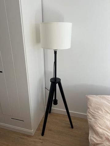 houten stalamp beschikbaar voor biedingen