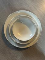 Serviesset 6p 4 delig Maastricht Porselein wit goud randje, Ophalen, Zo goed als nieuw, Overige stijlen, Porselein