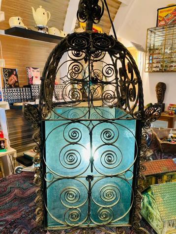 Vintage filigrain lantaarn. Blauw glas. beschikbaar voor biedingen