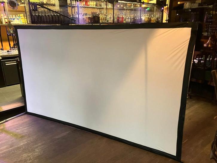 Elite Screen Quick Folding (332x187cm), Audio, Tv en Foto, Projectieschermen, Zo goed als nieuw, Handmatig, Ophalen of Verzenden
