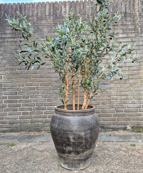 Oude kruik, kleipot grijs, kunst olijfboom groot, landelijk, Huis en Inrichting, Woonaccessoires | Kunstplanten en Kunstbloemen
