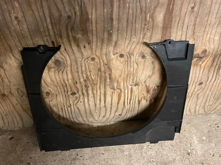 BMW E28 Radiateur Fan Afscherming - 533i/M535i M30, Auto-onderdelen, Carrosserie en Plaatwerk, Motorkap, BMW, Voor, Gebruikt, Ophalen of Verzenden