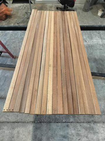 Hardhouten latten beschikbaar voor biedingen