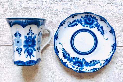 Delfts Blauw Beker Mok met Schotel - Gesigneerd, Huis en Inrichting, Keuken | Servies, Zo goed als nieuw, Kop(pen) en/of Schotel(s)