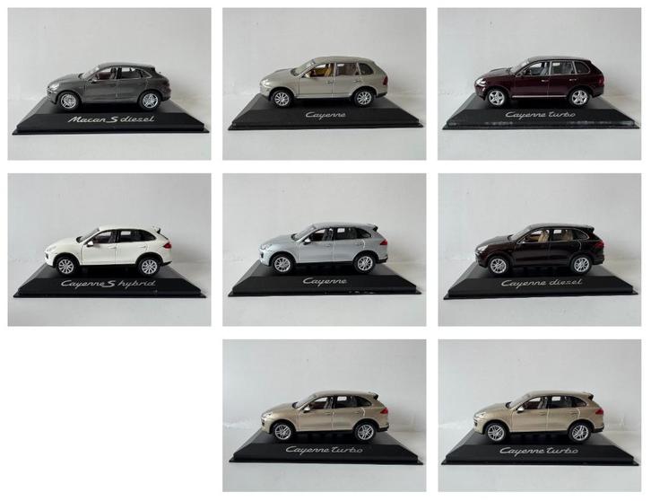 Modelauto’s: Minichamps: Porsche Macan en Cayenne 1:43, Hobby en Vrije tijd, Modelauto's | 1:43, Zo goed als nieuw, Auto, MiniChamps