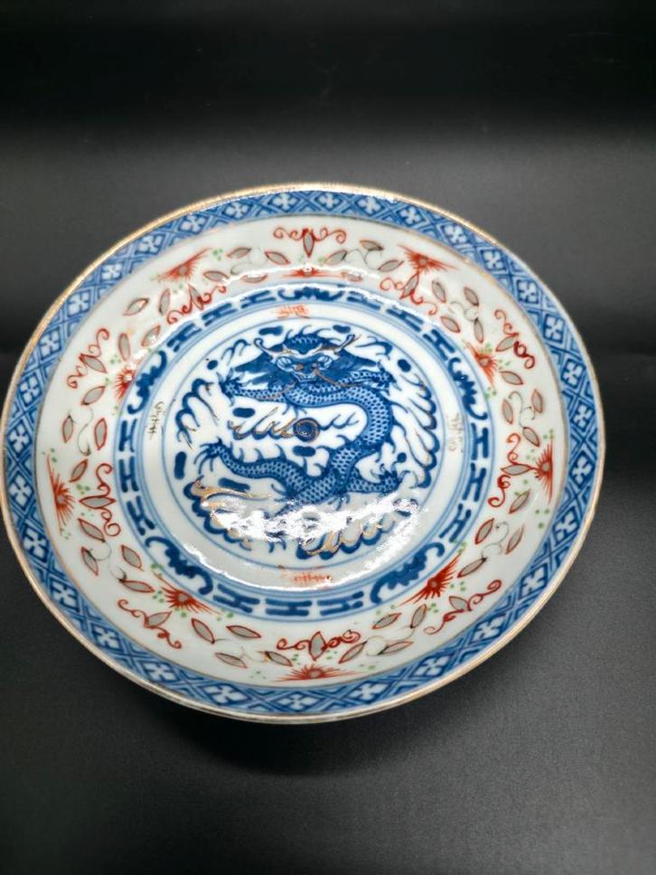 Klein Chinees Schoteltje met Drakenmotief, Antiek en Kunst, Antiek | Schalen, Ophalen of Verzenden