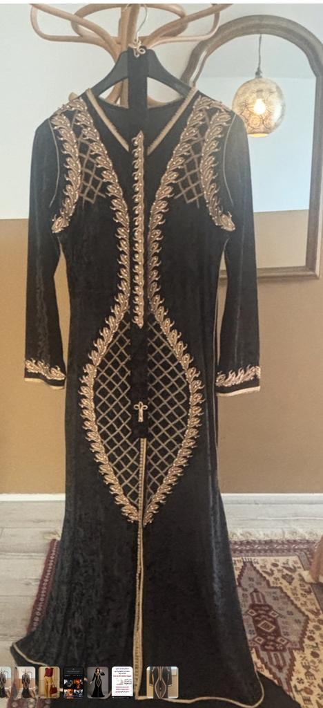 Zwarte fluwelen kaftan – met gouden borduursel -, Kleding | Dames, Jurken, Zo goed als nieuw, Maat 38/40 (M), Zwart, Onder de knie