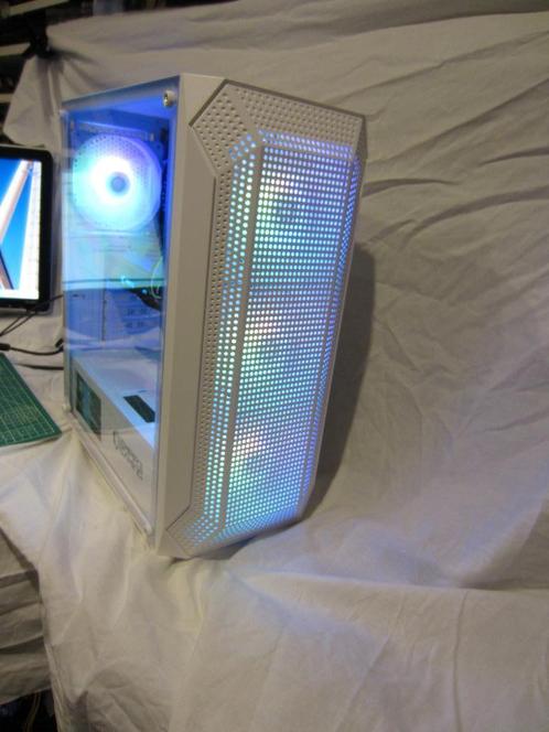 Gamen / Bewerken dit is hem........, Computers en Software, Desktop Pc's, Zo goed als nieuw, 4 Ghz of meer, HDD, SSD, 32 GB, Met videokaart