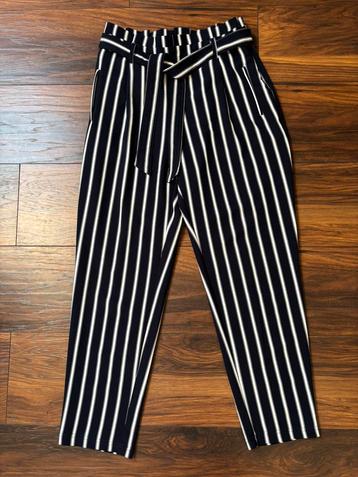 Donkerblauw-wit gestreepte paperback broek – maat 38 beschikbaar voor biedingen