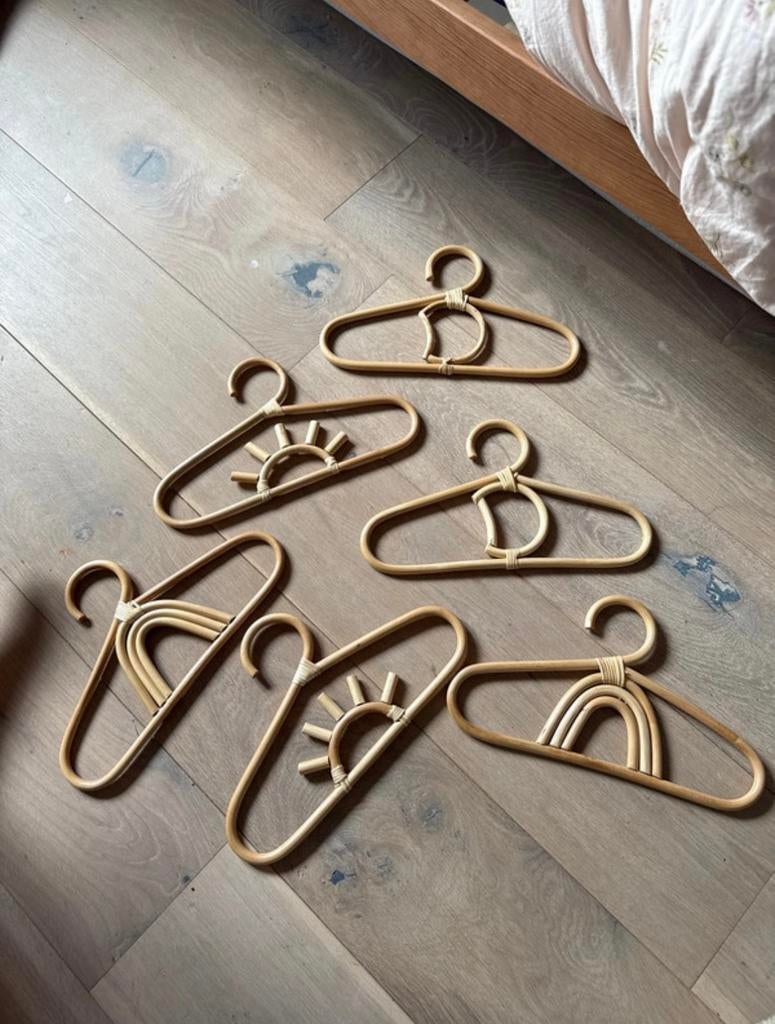 Set rotan hangers voor kinderkleding, Verzenden, Zo goed als nieuw, Overige typen