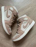 Nike Air Jordan 1 Mid - Beige/Wit, Kleding | Dames, Schoenen, Ophalen of Verzenden, Zo goed als nieuw, Beige, Sneakers of Gympen