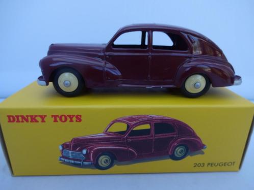 Peugeot 203 donker rood nr: 24R van Dinky Toys schaal 1/43, Hobby en Vrije tijd, Modelauto's | 1:43, Zo goed als nieuw, Auto, Dinky Toys