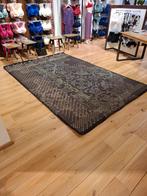 Prachtig zwart vloerkleed van het designmerk Moooi., Ophalen, Gebruikt, 150 tot 200 cm, 200 cm of meer