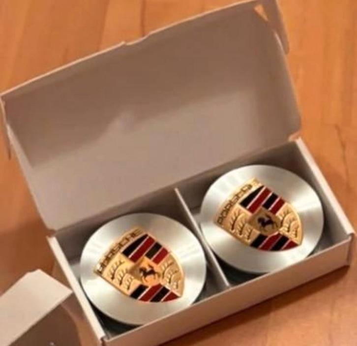 Nieuw porsche centre caps porsche wieldoppen ️

Made in i, Auto diversen, Wieldoppen, Nieuw, Ophalen of Verzenden