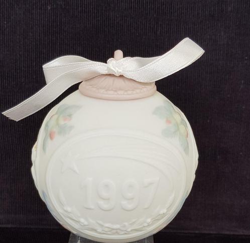 Lladro kerstbal 1997, ong. 9 cm, Diversen, Kerst, Zo goed als nieuw, Ophalen of Verzenden