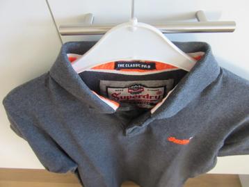 POLO merk SUPERDRY maat medium kleur antraciet grijs. beschikbaar voor biedingen