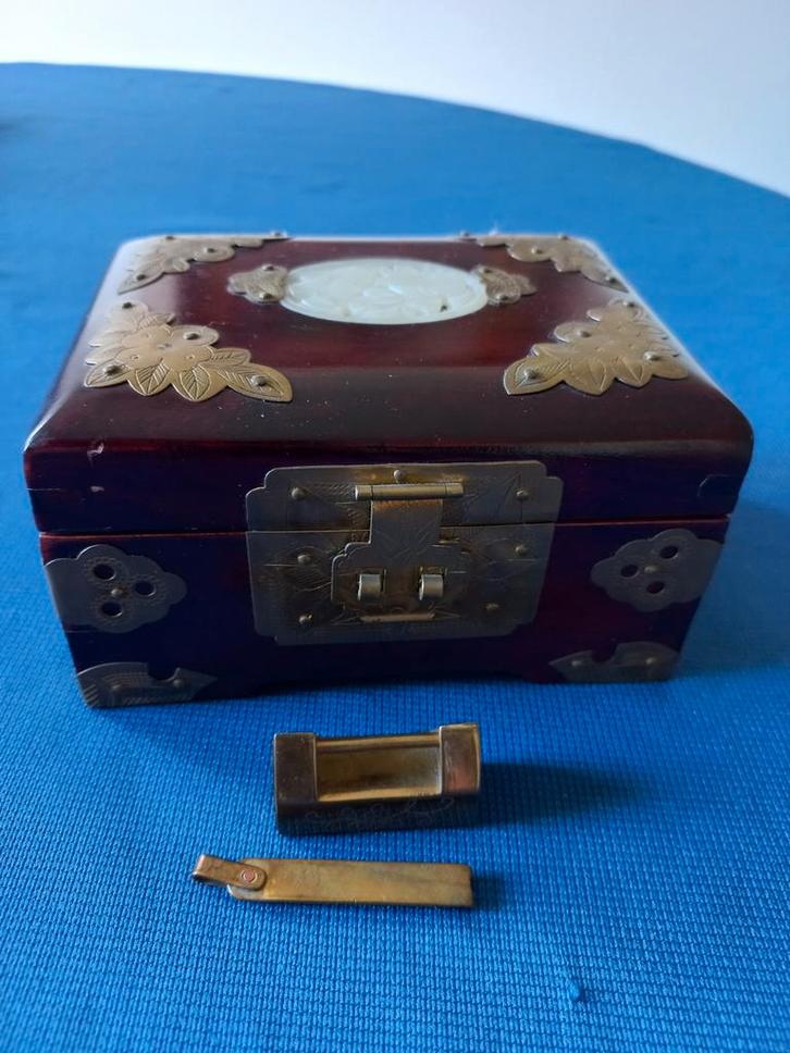 Sieradenkistje - Chinees - Hout - 13,5x10x7,5 cm., Sieraden, Tassen en Uiterlijk, Beautycases, Zo goed als nieuw, Hardcase, Bruin