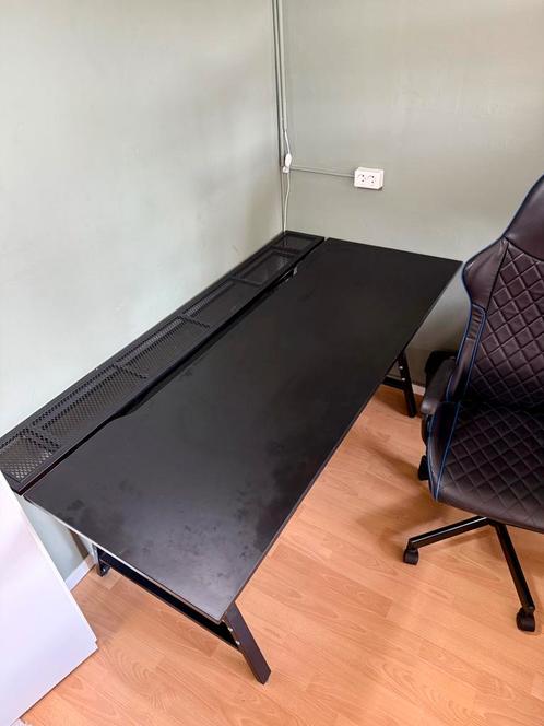 Ikea UTESPELARE Gamingbureau  zwart computer bureau, Huis en Inrichting, Bureaus, Zo goed als nieuw, Ophalen