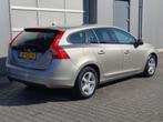 Volvo V60 1.6 D2 Kinetic Navi/Clima/Cruise/PDC!, Auto's, Volvo, Euro 5, Stof, Gebruikt, 4 cilinders