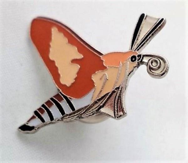 Havikmot, emaille steekbroche, pin, Sieraden, Tassen en Uiterlijk, Broches, Nieuw, Overige materialen, Minder dan 4 cm, Ophalen