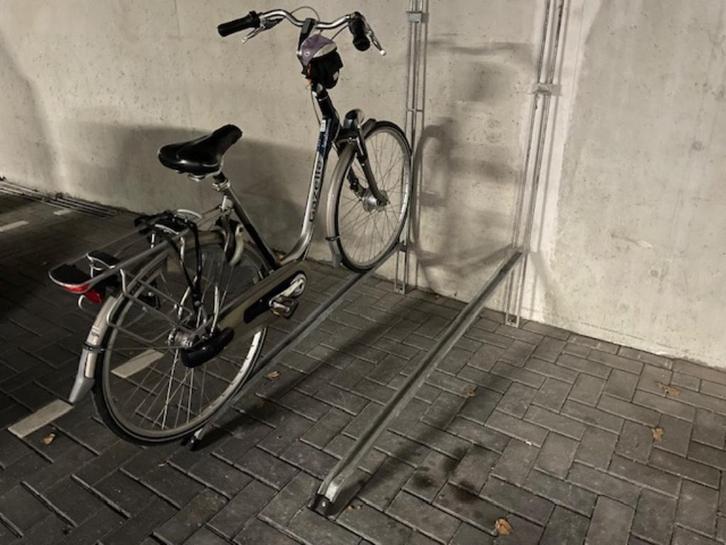 Fietsenrek met rijgoot, Fietsen en Brommers, Fietsaccessoires | Fietsenrekken, Zo goed als nieuw, Ophalen