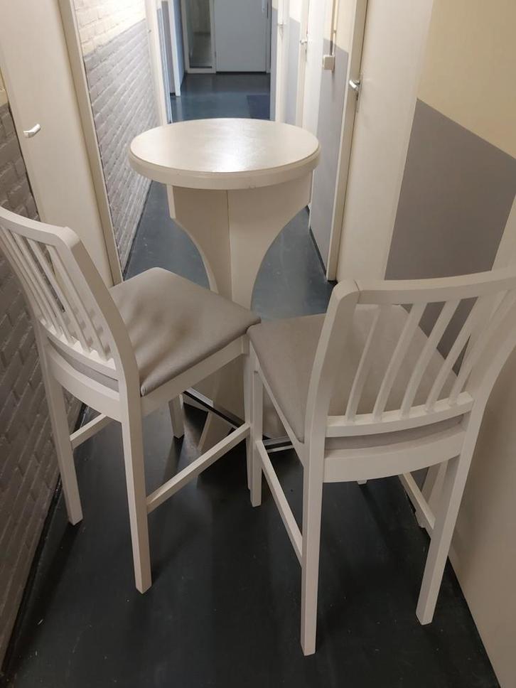 Zelfgemaakte bartafel (multiplex) + 3 barstoelen/ krukken, Huis en Inrichting, Tafels | Statafels, Zo goed als nieuw, Ophalen