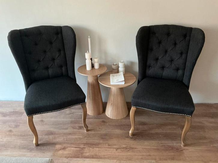 2 antraciet grijze gecapitoneerde oorstoelen, Huis en Inrichting, Stoelen, Zo goed als nieuw, Grijs, Ophalen