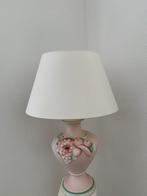 Lamp met prachtige witte kap., Verzenden, Zo goed als nieuw, Rond, 50 cm of meer